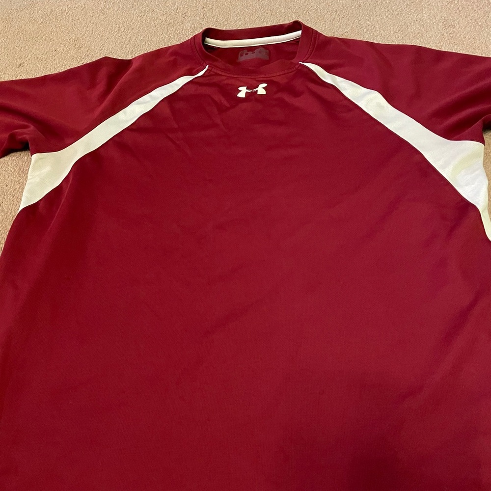 🛍Under Armour track undershirt size medium top